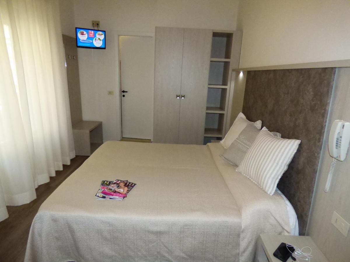 Design Hotel Astra B&B Misano Adriatico Exterior photo