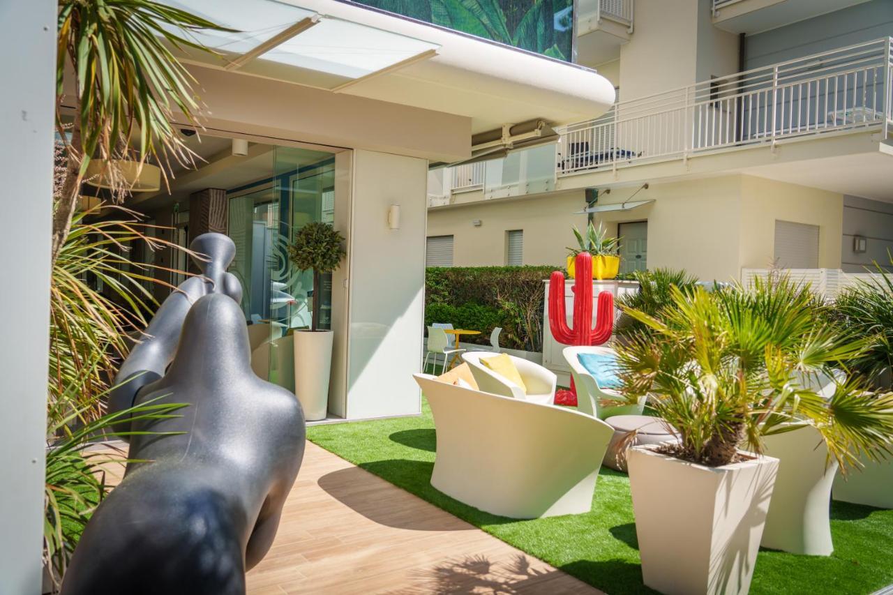 Design Hotel Astra B&B Misano Adriatico Exterior photo