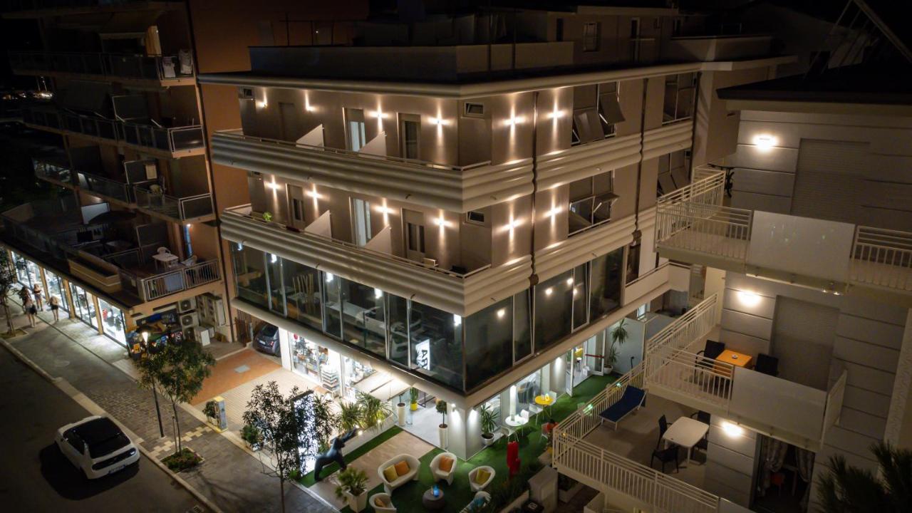 Design Hotel Astra B&B Misano Adriatico Exterior photo