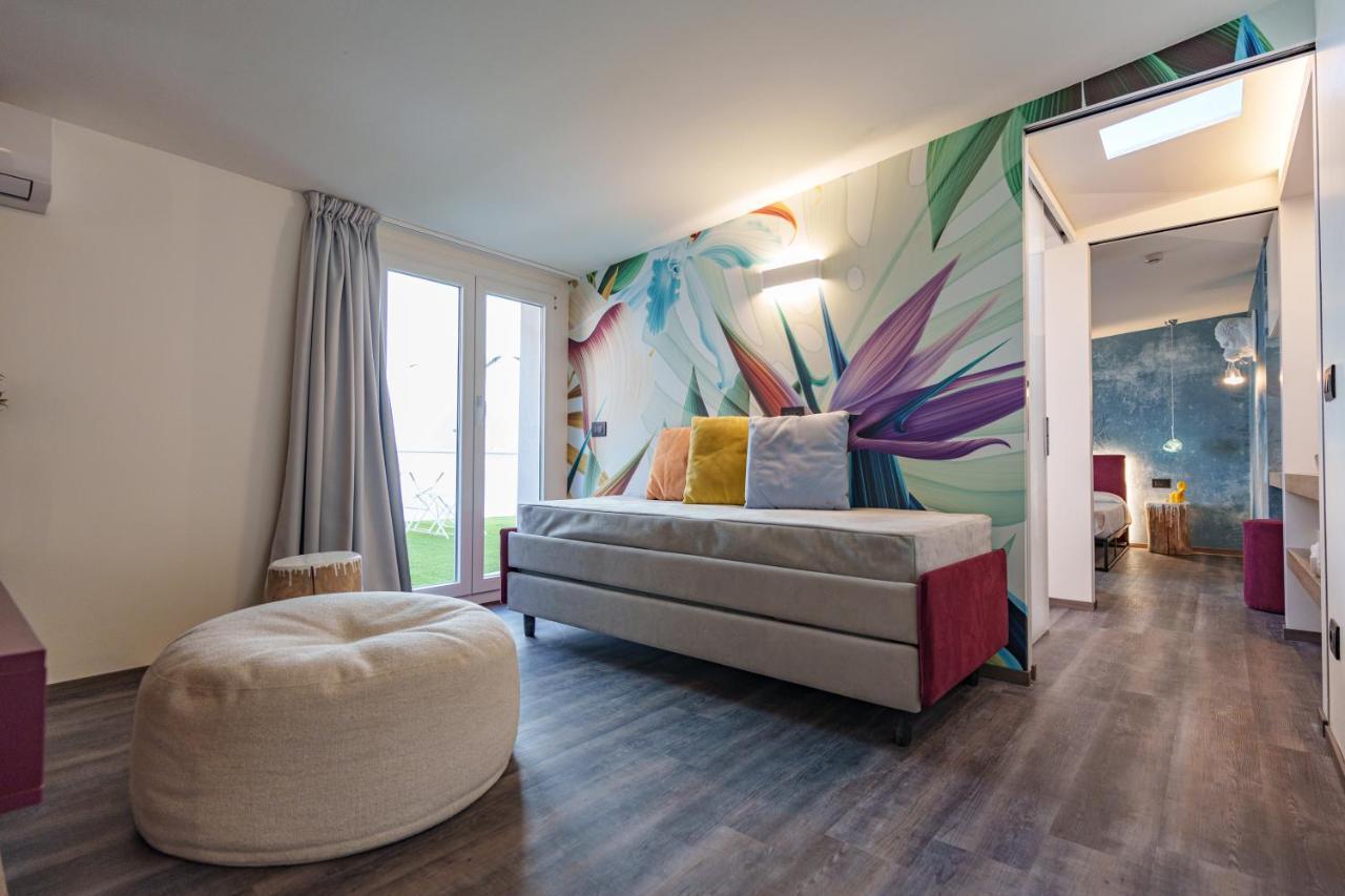 Design Hotel Astra B&B Misano Adriatico Exterior photo