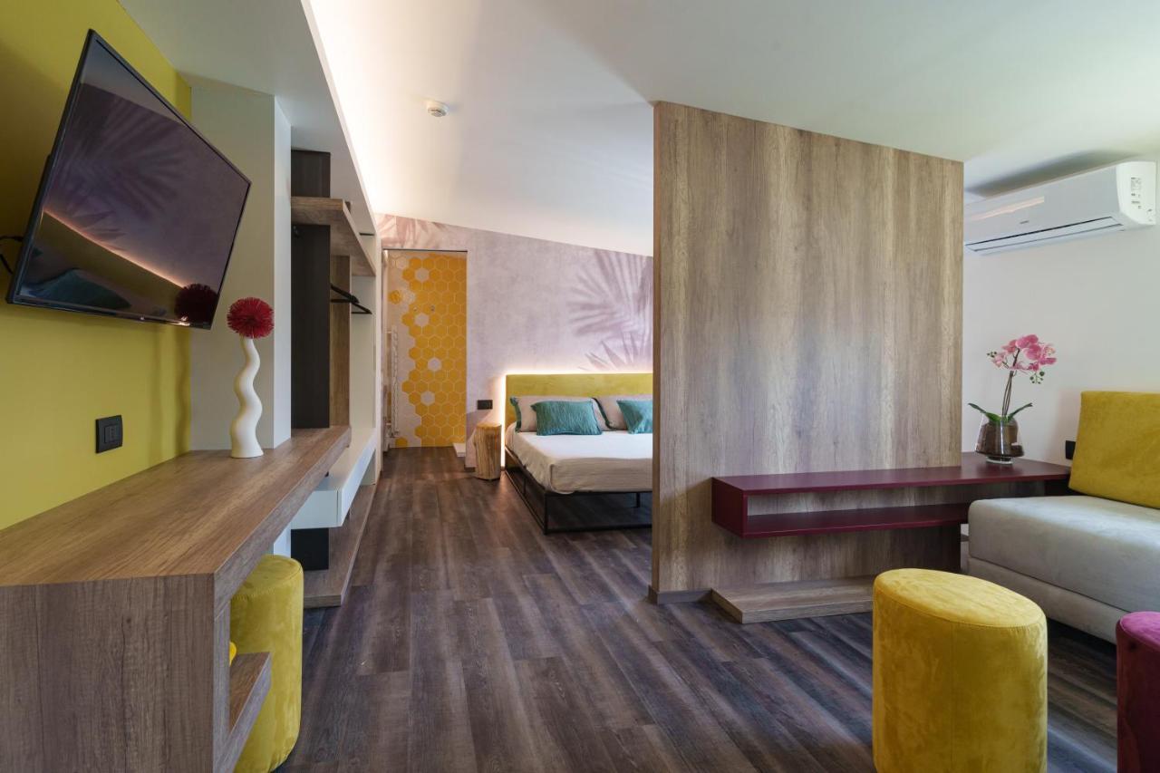 Design Hotel Astra B&B Misano Adriatico Exterior photo