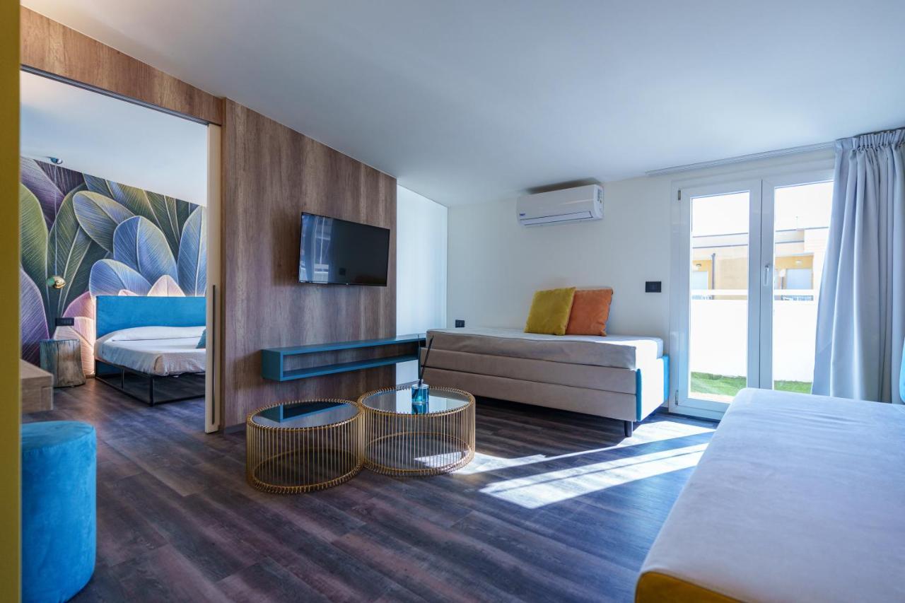 Design Hotel Astra B&B Misano Adriatico Exterior photo