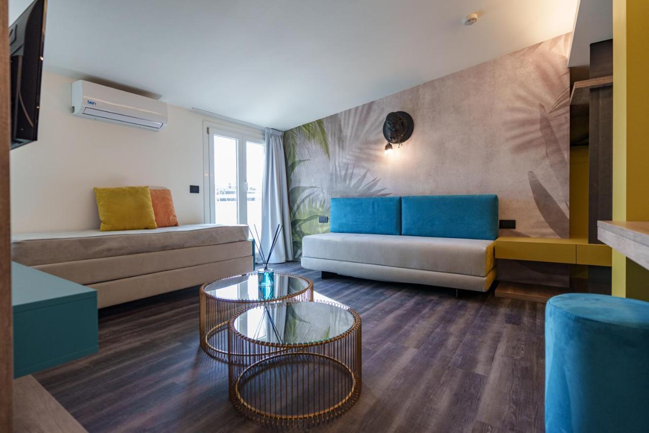 Design Hotel Astra B&B Misano Adriatico Exterior photo