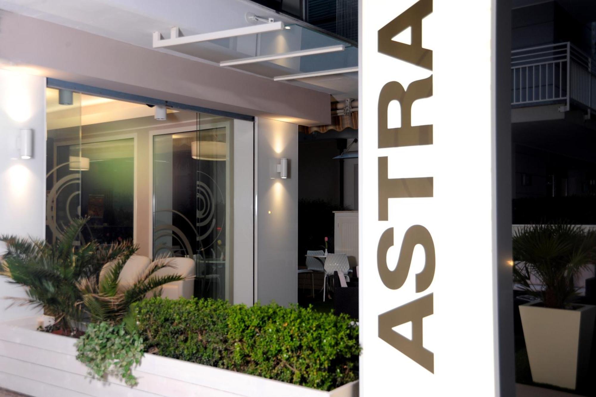 Design Hotel Astra B&B Misano Adriatico Exterior photo
