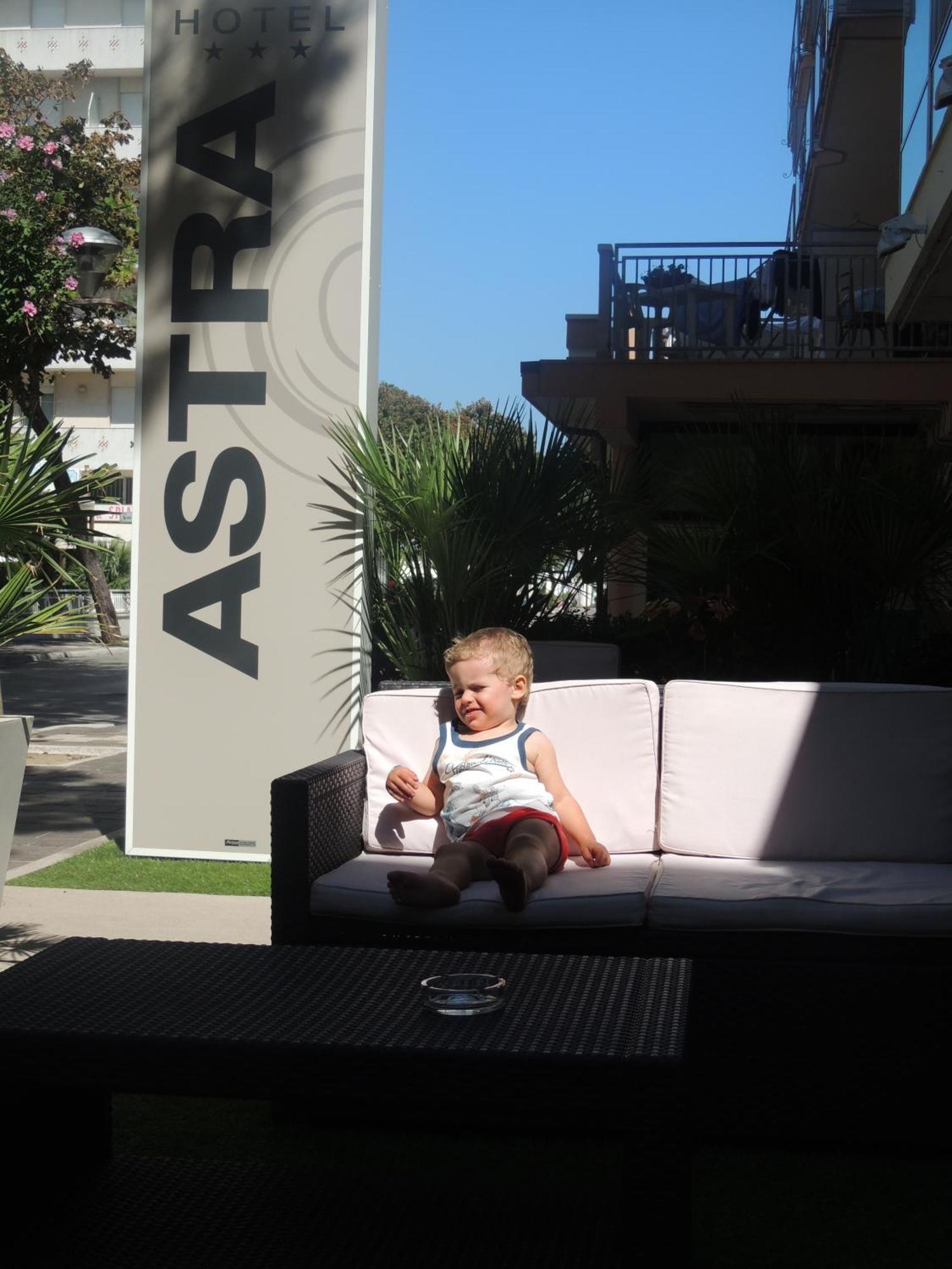 Design Hotel Astra B&B Misano Adriatico Exterior photo